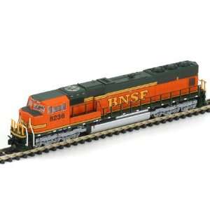  N RTR SD75M BNSF/Heritage #8236 Toys & Games