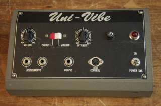 VINTAGE 1969 UNIVOX SHIN EI UNIVIBE GUITAR EFFECT CLEAN MUST SEE 