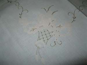   SQUARE OFF WHITE LINEN APPLIQUE TABLE RUNNER TABLECLOTH 32X34  
