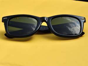 Sunglasses Classic Wayfarer Black frame Green Lens (M)  