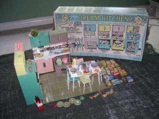VINTAGE NEAR COMPLETE BARBIE DOLL DREAM KITCHEN DELUXE READING 190 