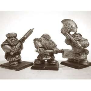   Miniatures Dwarves   Two handed Weapon Warriors II Toys & Games
