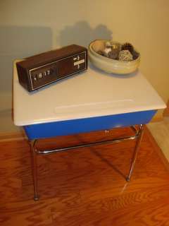 Up for sale is a Electric Blue School Desk by Heywood Wakefield