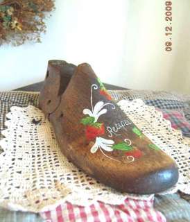   TOLE PAINTED RECIPE,COOKBOOK HOLDER strawberries WOOD SHOE MOLD  