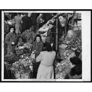   for a price,Vendors,Outdoor Market,1946,Rome,Italy