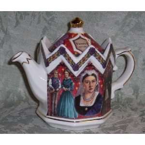 James Sadler Queen Victoria Teapot Patio, Lawn & Garden