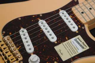New Fender ® Deluxe Players Stratocaster, Strat, Honey Blonde  