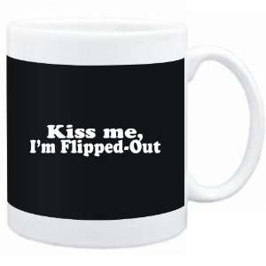    Mug Black  Kiss me, Im flipped out  Adjetives