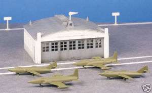   In Box O Scale PLASTICVILLE AIRPORT HANGAR & PLANES by Bachmann  