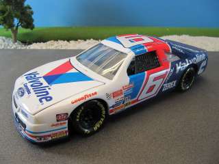 Revell Diecast NASCAR Mark Martin Valvoline #6 Ford Thunderbird MIB 1 