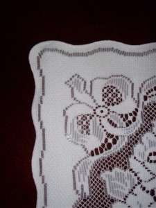 WHITE LACE ROSE BOW PLACEMAT 14 X 19 TABLE HOLIDAY CHRISTMAS FLORAL 
