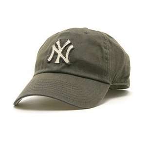  New York Yankees Decline Franchise Fitted Cap   Charcoal 