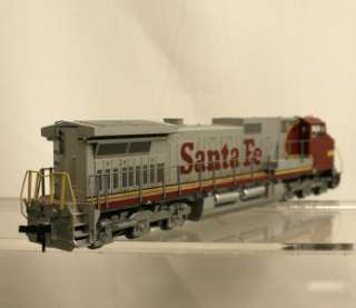   HO Scale GE C44 9W Dash9 37 1208 Santa Fe Diesel Locomotive  