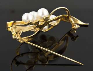 Mikimoto Vintage Alcoya Pearl and 18k Yellow Gold Brooch  