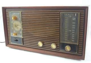Vintage Zenith AM/FM Table Clock Radio  