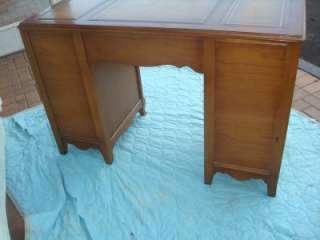 BASSETT FRENCH PROVINCIAL LEATHER TOP KNEEHOLE DESK  