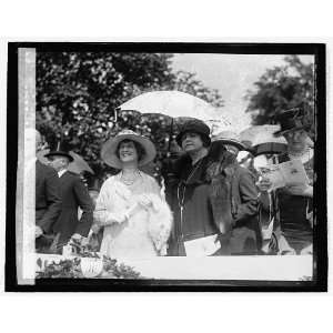  Photo Mrs. Claude A. Swanson and Mrs. Woodrow Wilson, 5/29 