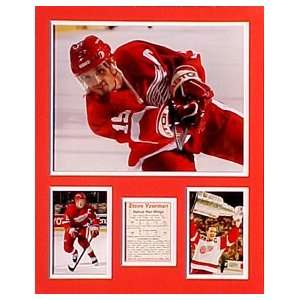 Steve Yzerman/Large Collectors Photo Presentation